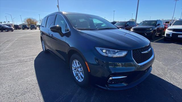 new 2025 Chrysler Pacifica car, priced at $42,920