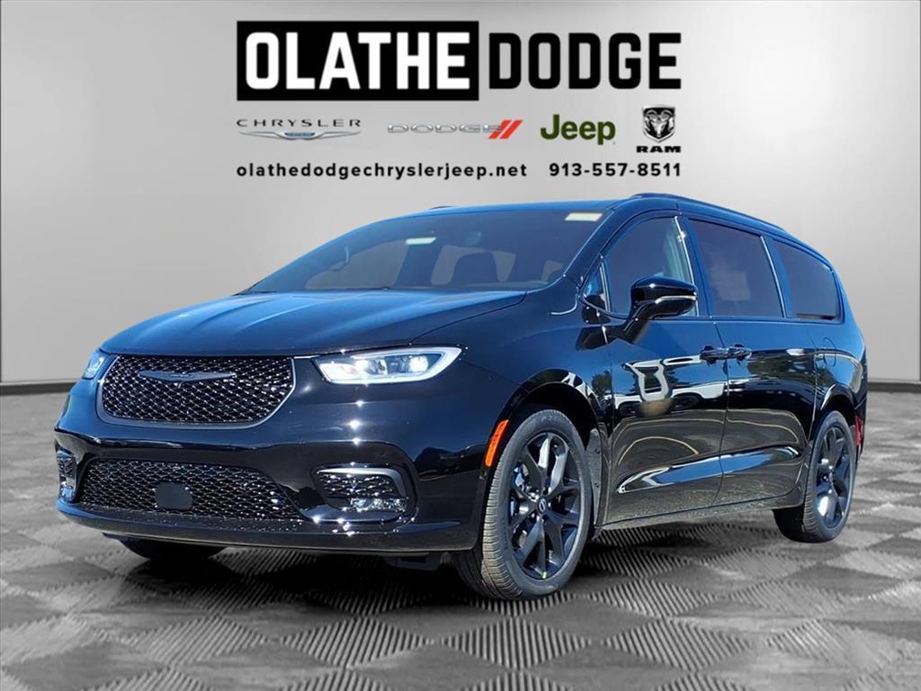 new 2026 Chrysler Pacifica car, priced at $44,932