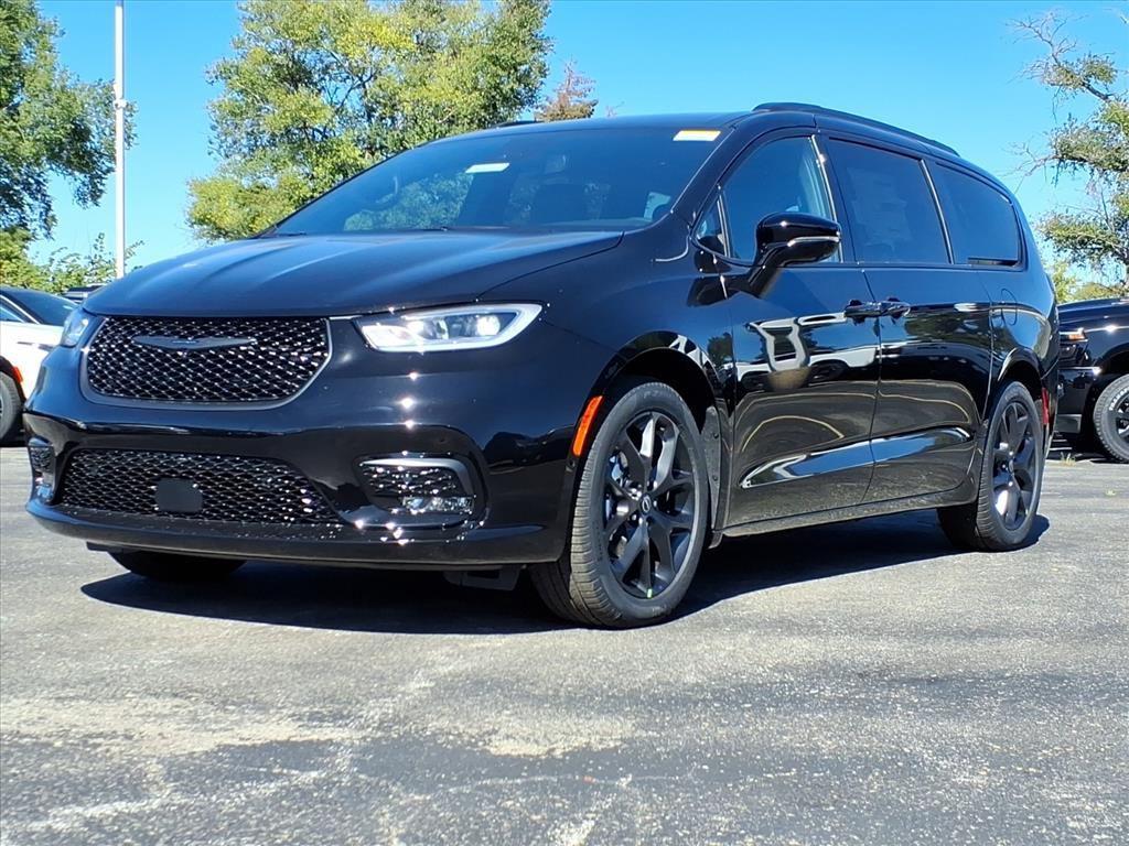 new 2026 Chrysler Pacifica car, priced at $44,932