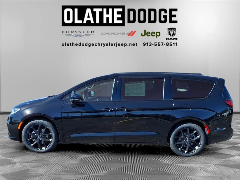 new 2026 Chrysler Pacifica car, priced at $44,932