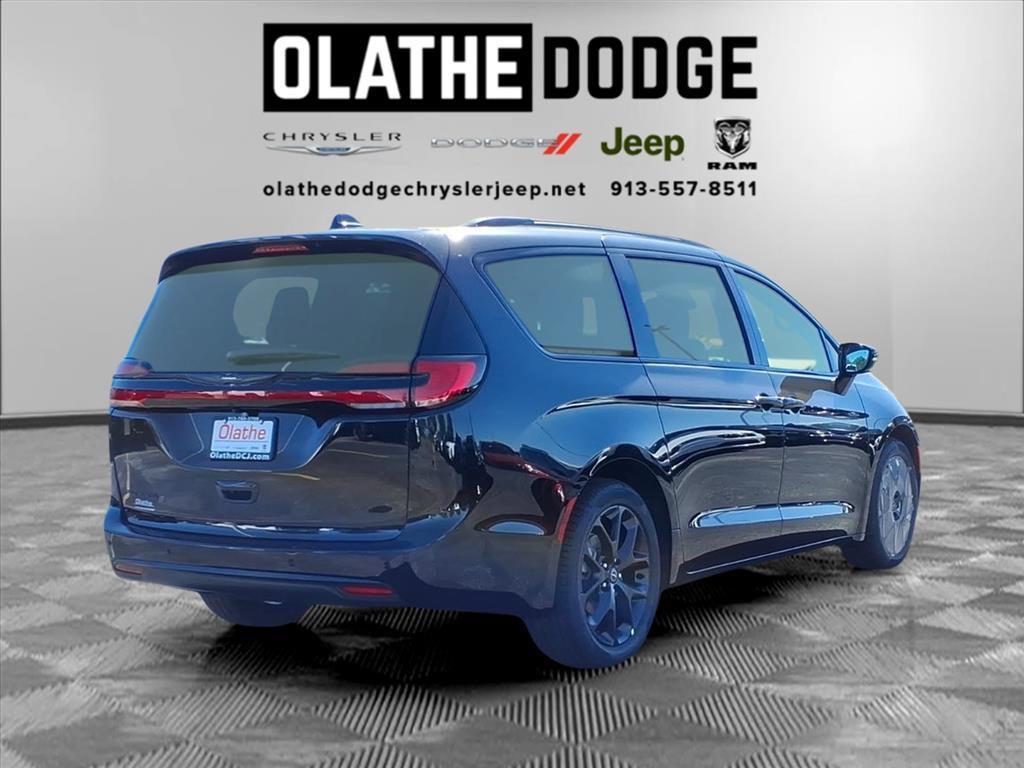 new 2026 Chrysler Pacifica car, priced at $44,932