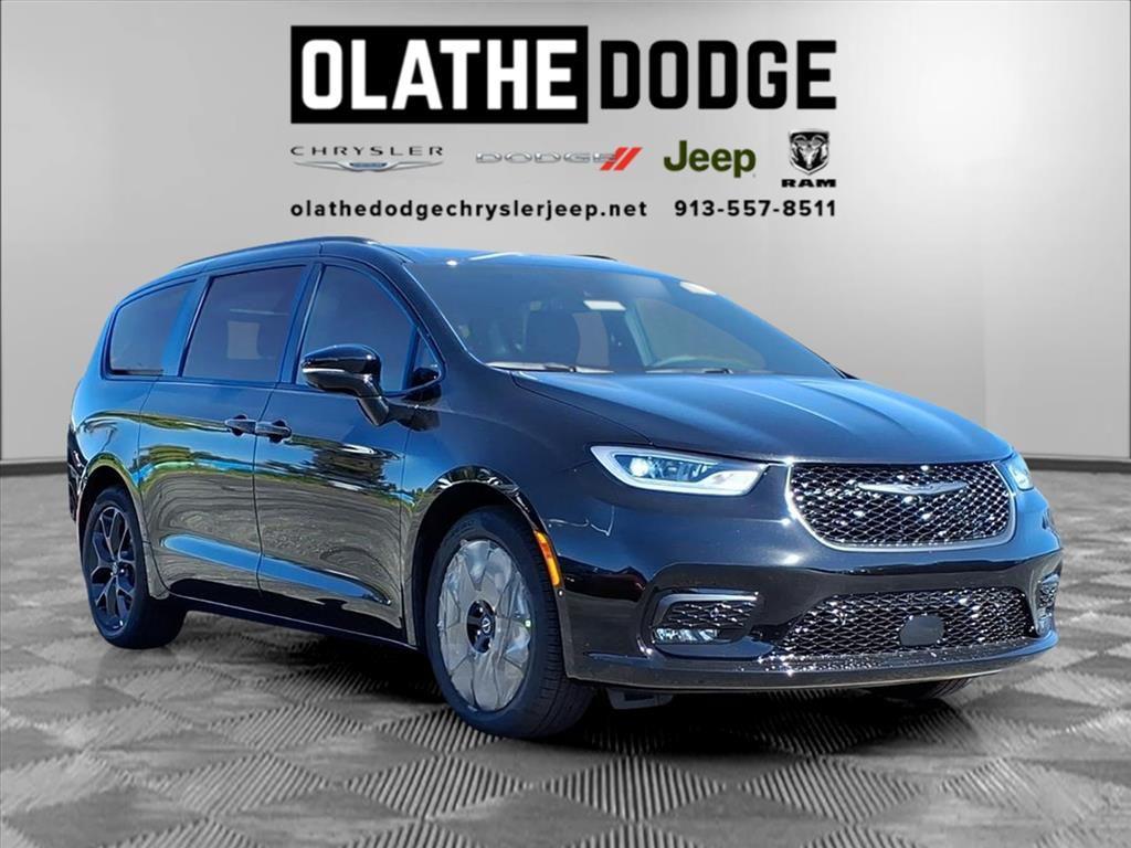 new 2026 Chrysler Pacifica car, priced at $44,932
