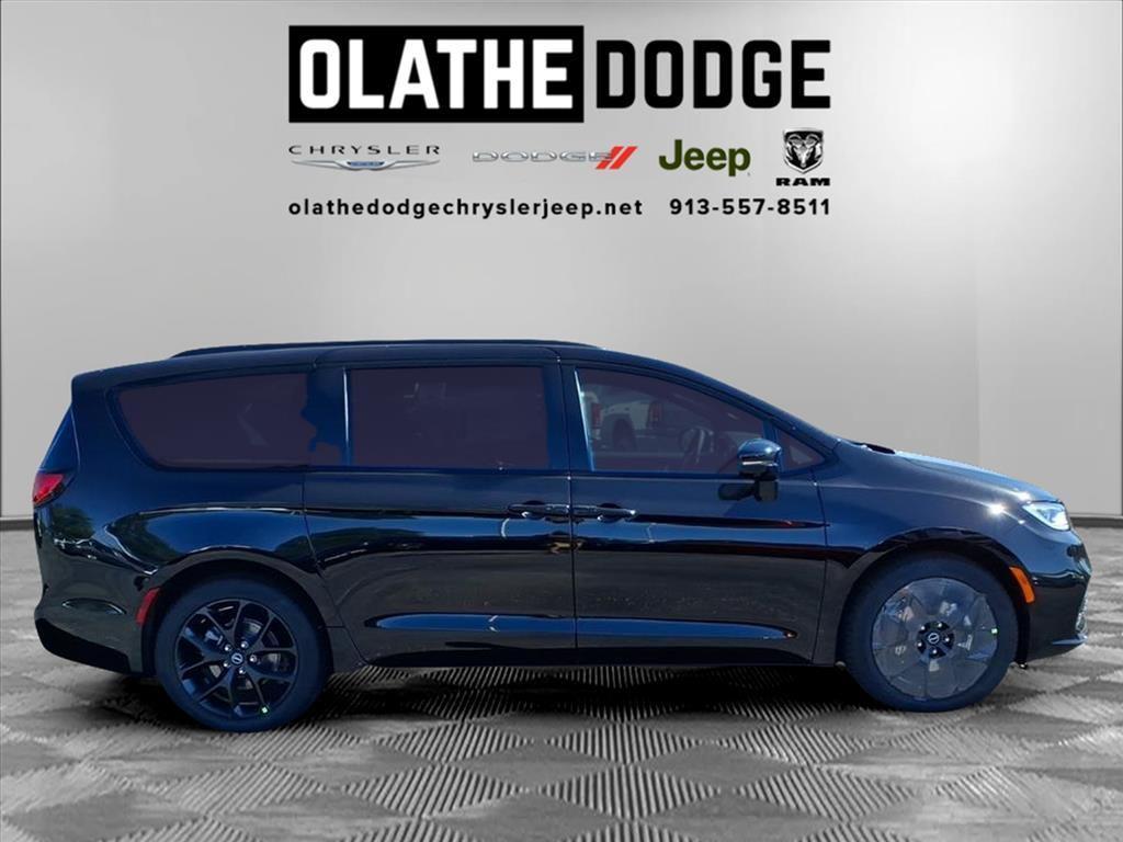 new 2026 Chrysler Pacifica car, priced at $44,932