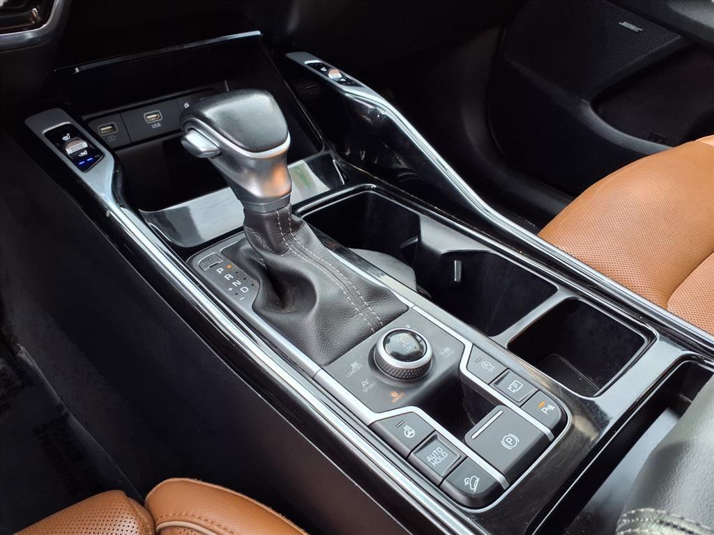 used 2023 Kia Sorento car, priced at $30,171