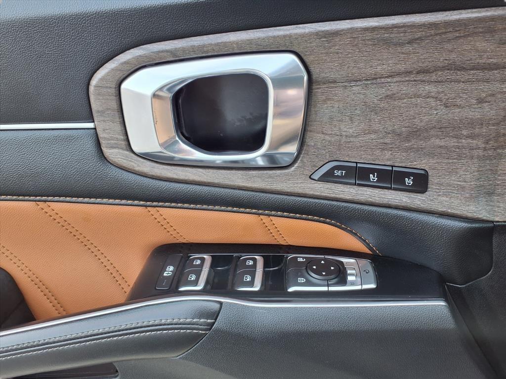 used 2023 Kia Sorento car, priced at $30,171