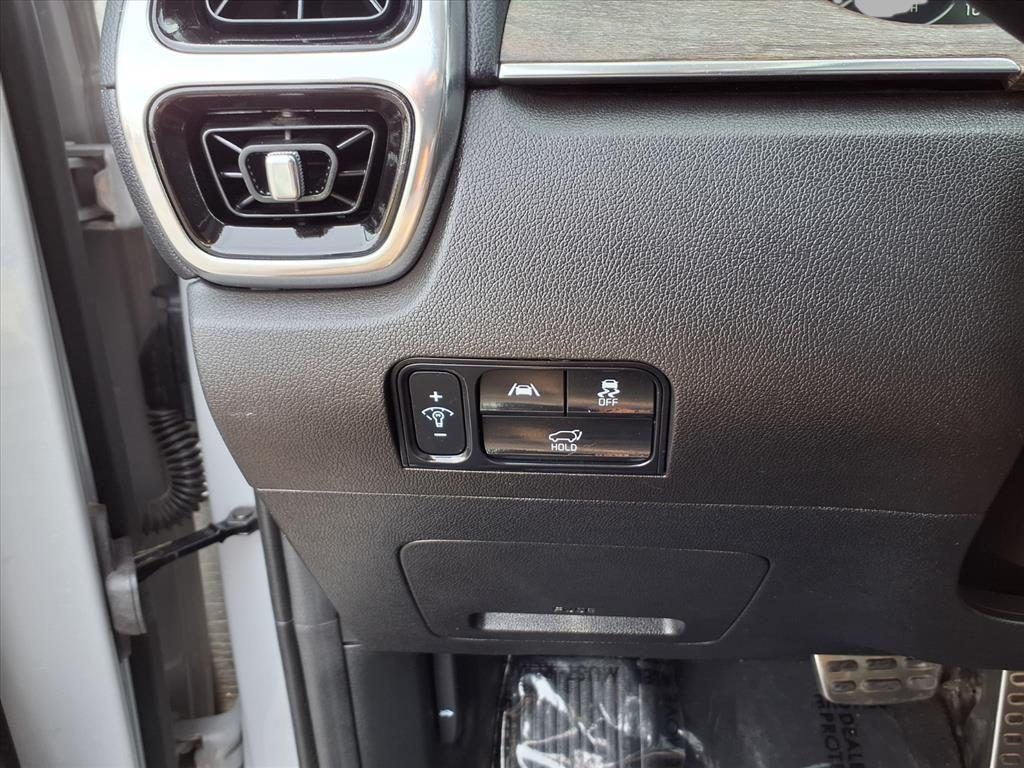 used 2023 Kia Sorento car, priced at $30,171