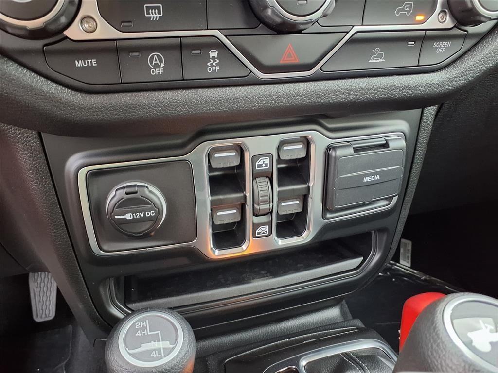 new 2025 Jeep Wrangler car, priced at $39,153