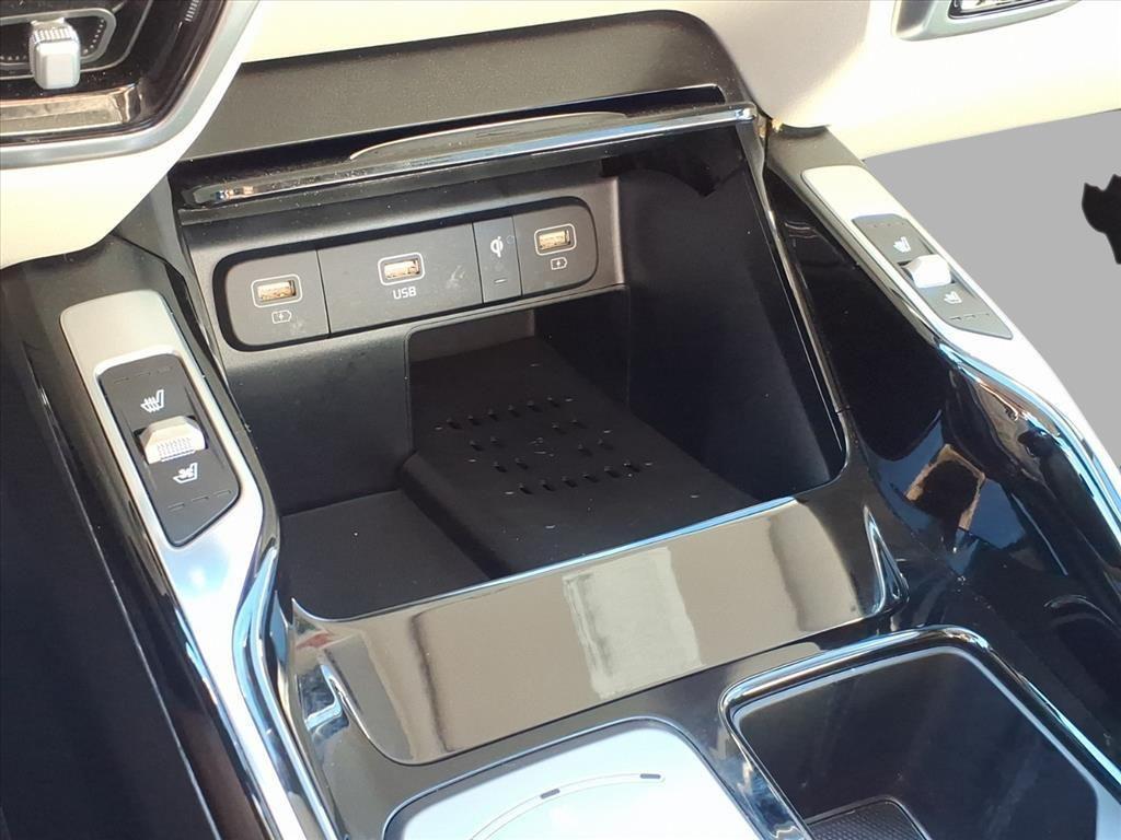 used 2023 Kia Sorento Hybrid car, priced at $29,298