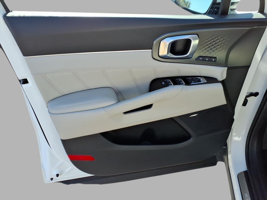 used 2023 Kia Sorento Hybrid car, priced at $29,298