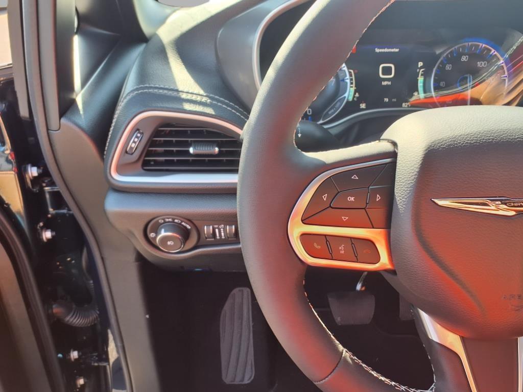 new 2025 Chrysler Pacifica car, priced at $39,875