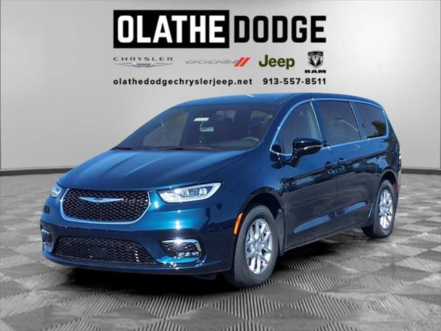 new 2025 Chrysler Pacifica car, priced at $40,477