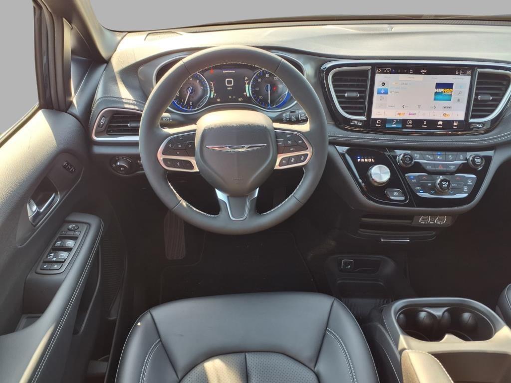 new 2025 Chrysler Pacifica car, priced at $39,875