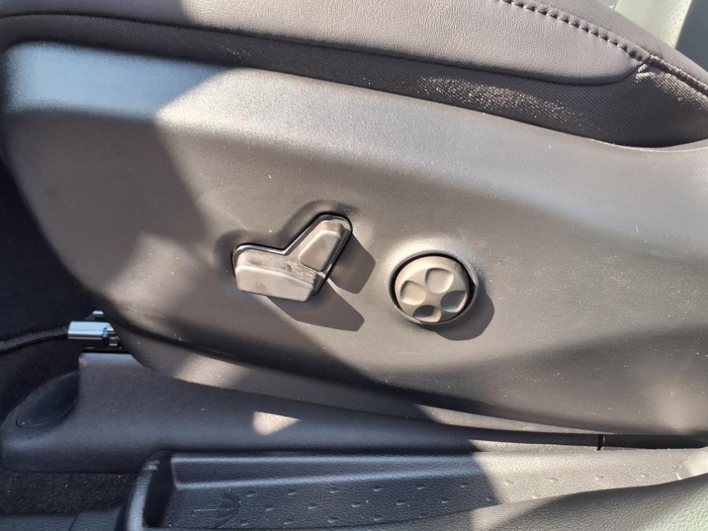 new 2025 Chrysler Pacifica car, priced at $39,875