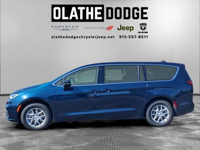 new 2025 Chrysler Pacifica car, priced at $40,477