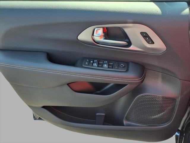 new 2025 Chrysler Pacifica car, priced at $40,477
