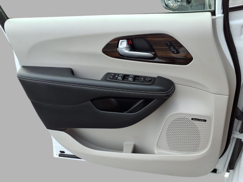 used 2023 Chrysler Pacifica car, priced at $40,890