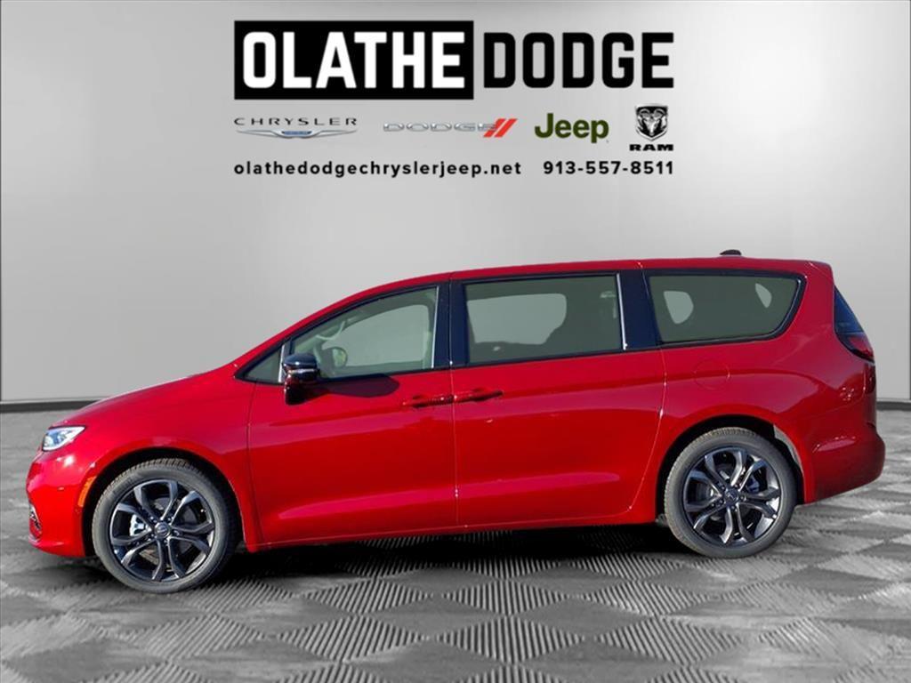 new 2026 Chrysler Pacifica car, priced at $42,201