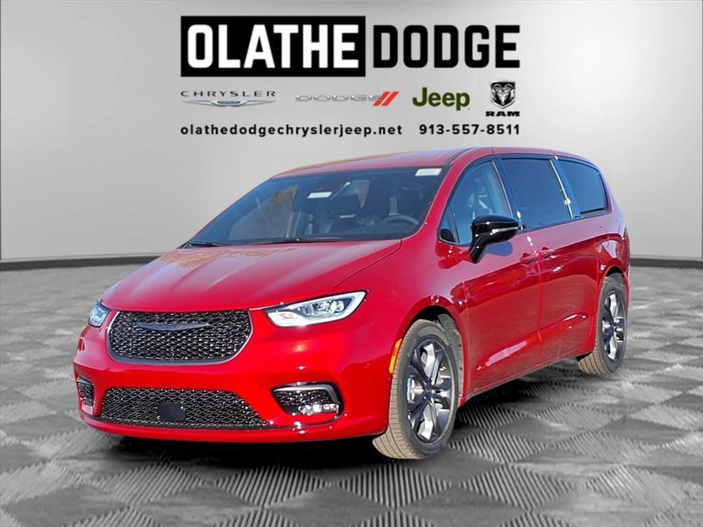 new 2026 Chrysler Pacifica car, priced at $42,201