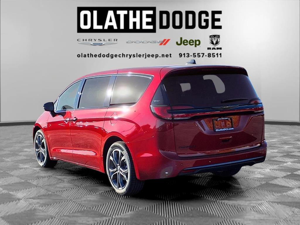 new 2026 Chrysler Pacifica car, priced at $42,201