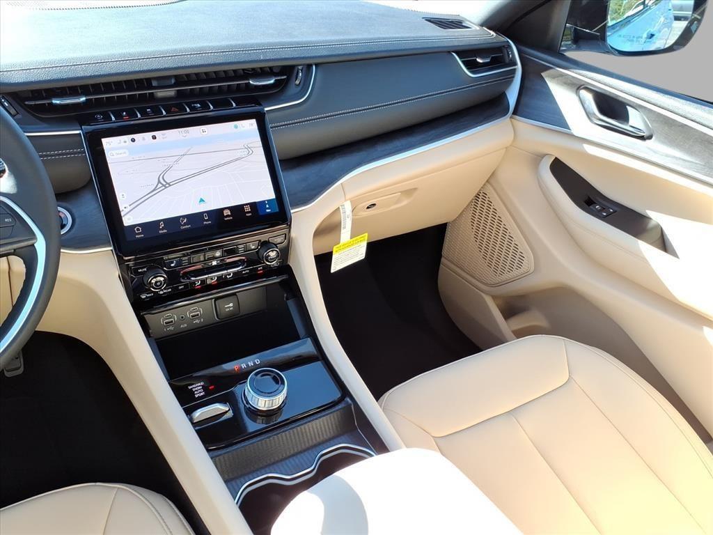 new 2025 Jeep Grand Cherokee car, priced at $44,609