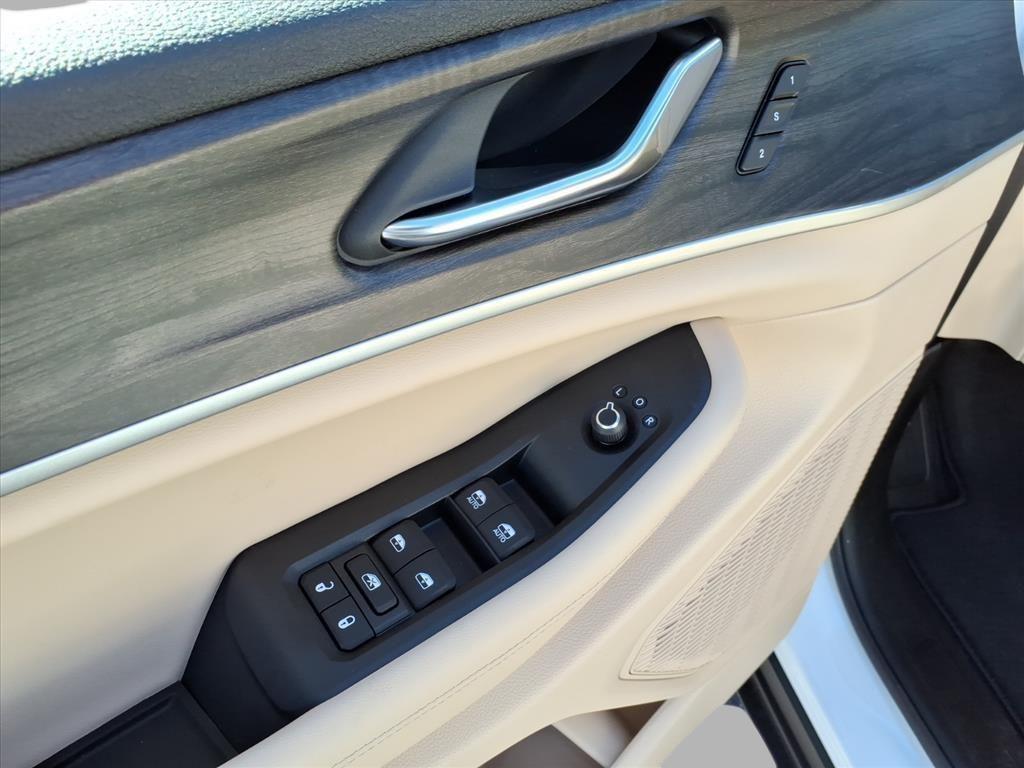 new 2025 Jeep Grand Cherokee car, priced at $44,609