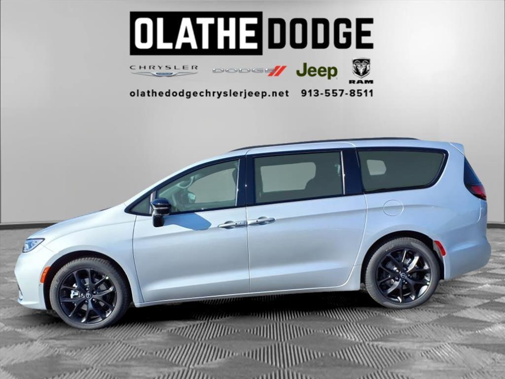 new 2026 Chrysler Pacifica car, priced at $47,550
