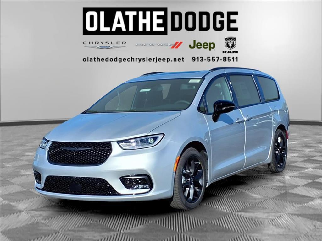 new 2026 Chrysler Pacifica car, priced at $47,550