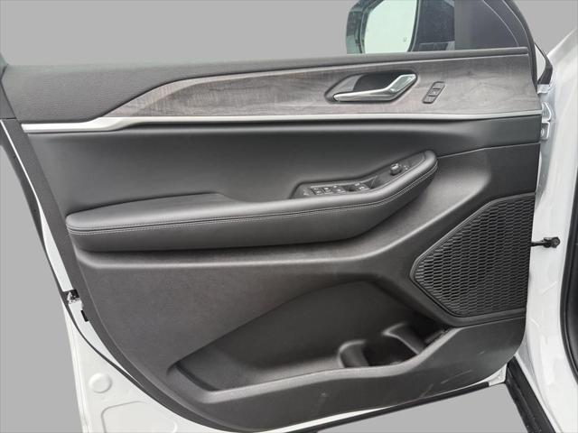 new 2025 Jeep Grand Cherokee car, priced at $39,355