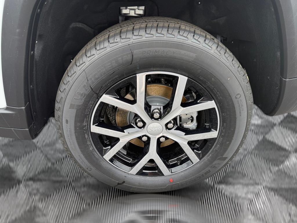 new 2025 Jeep Grand Cherokee car, priced at $38,609