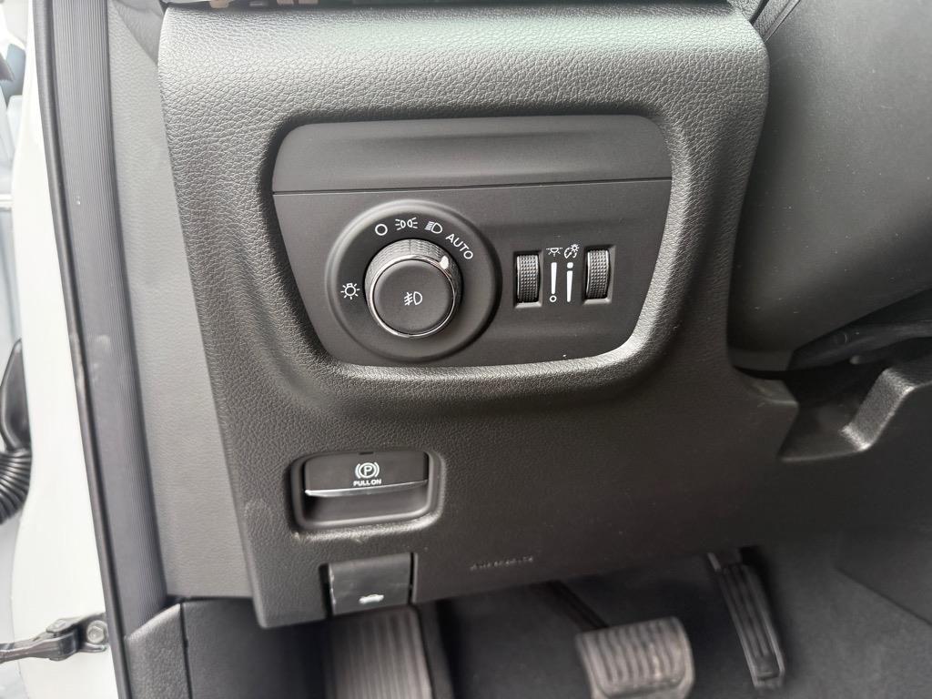 new 2025 Jeep Grand Cherokee car, priced at $38,609
