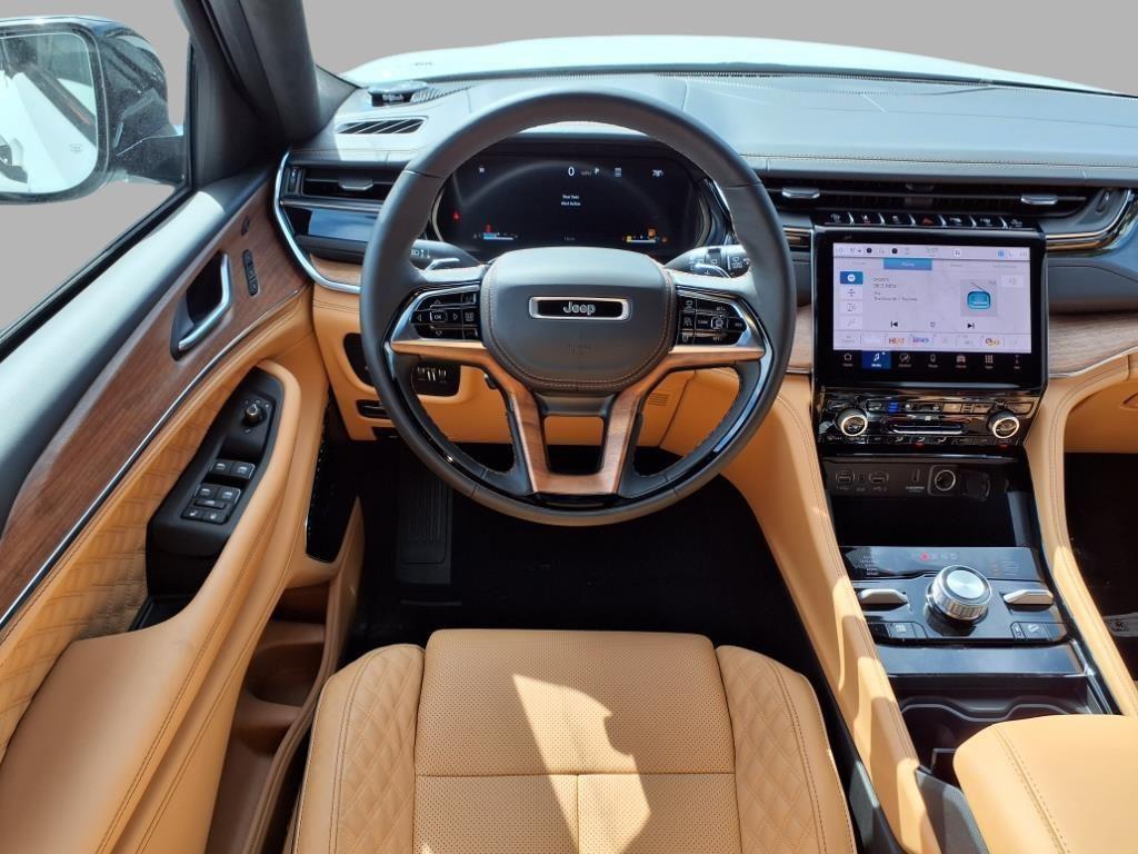new 2025 Jeep Grand Cherokee car, priced at $59,190