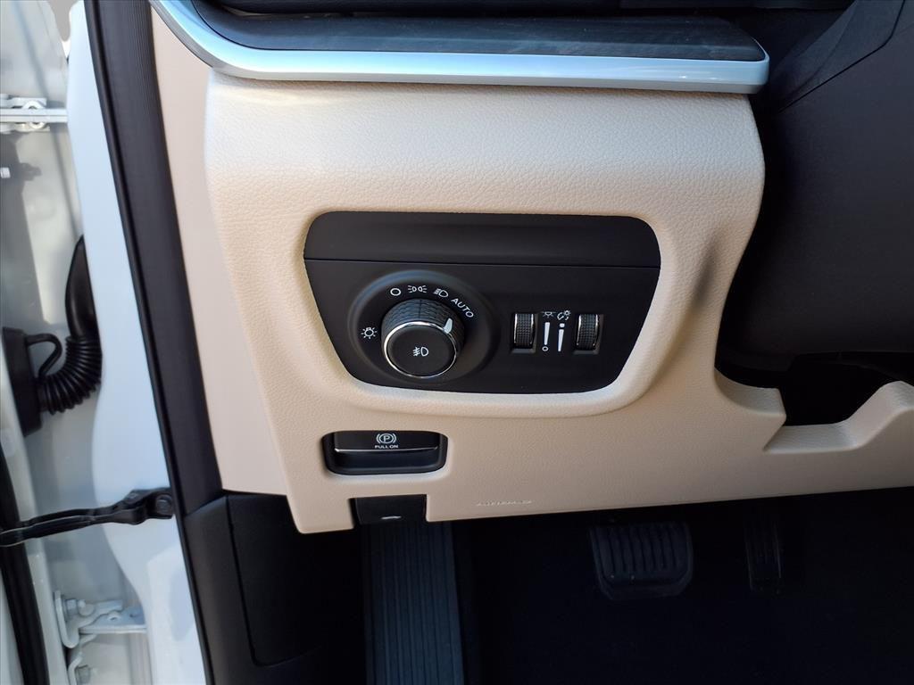 new 2025 Jeep Grand Cherokee L car, priced at $49,292