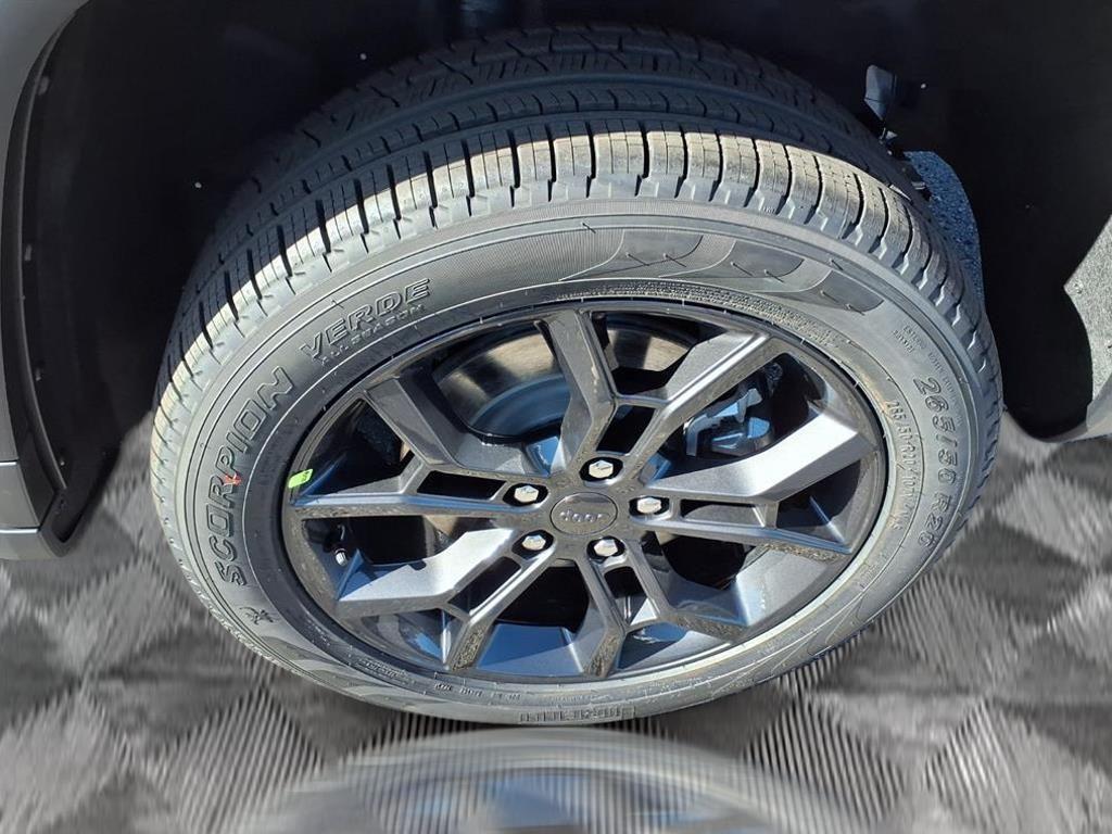 new 2025 Jeep Grand Cherokee L car, priced at $49,292