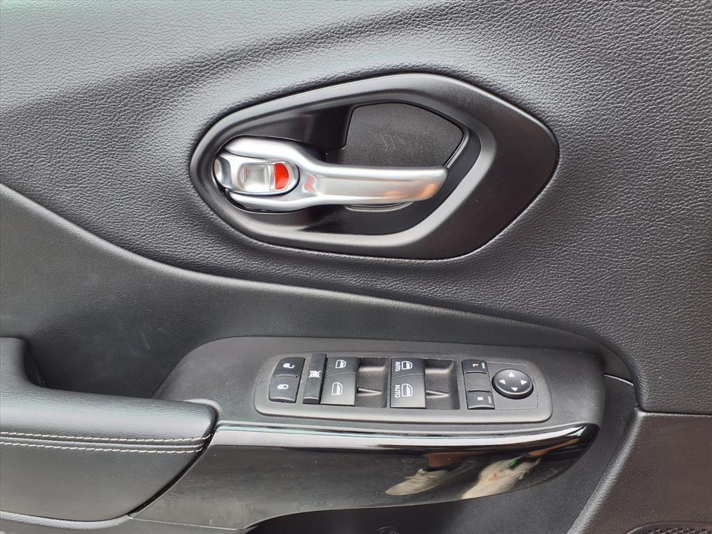 used 2023 Jeep Cherokee car, priced at $21,950