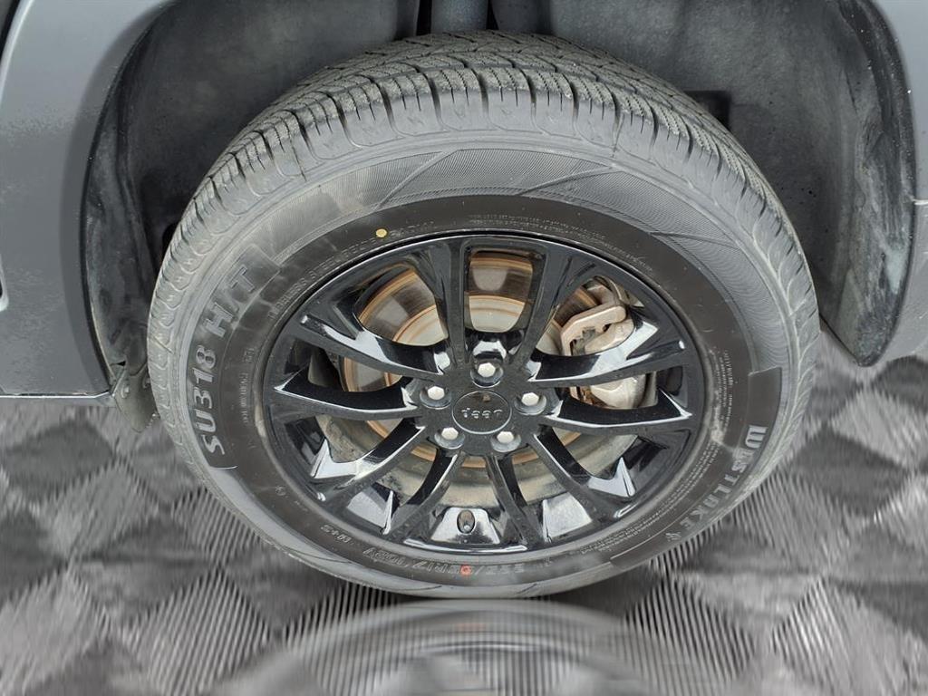 used 2023 Jeep Cherokee car, priced at $21,950
