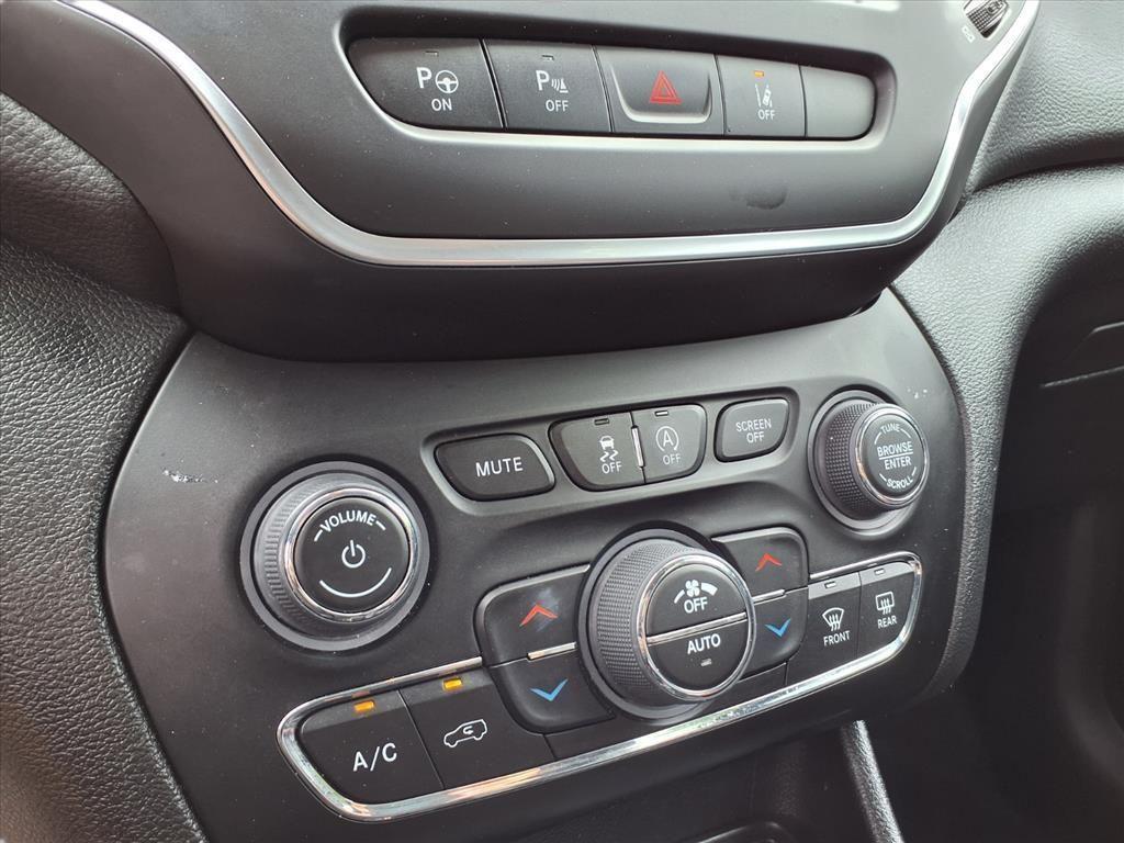 used 2023 Jeep Cherokee car, priced at $21,950