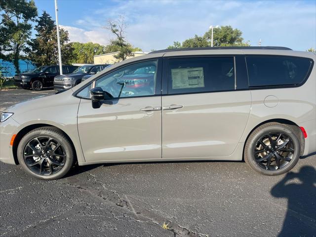 new 2024 Chrysler Pacifica car, priced at $39,935