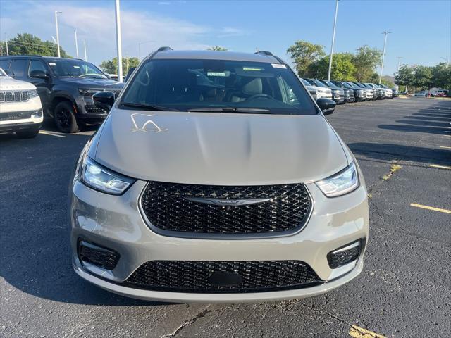 new 2024 Chrysler Pacifica car, priced at $39,935