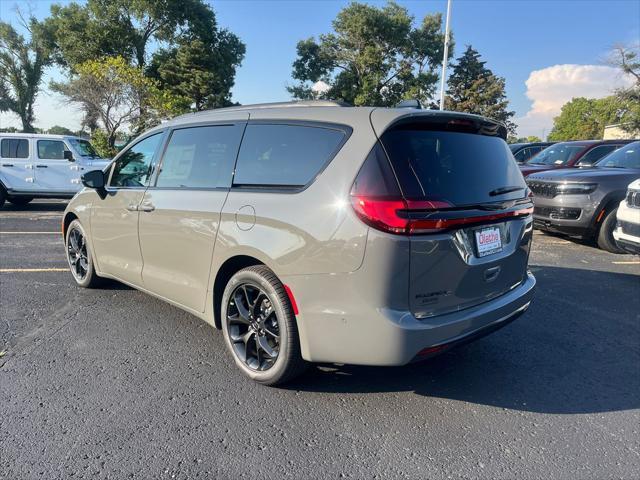 new 2024 Chrysler Pacifica car, priced at $39,935