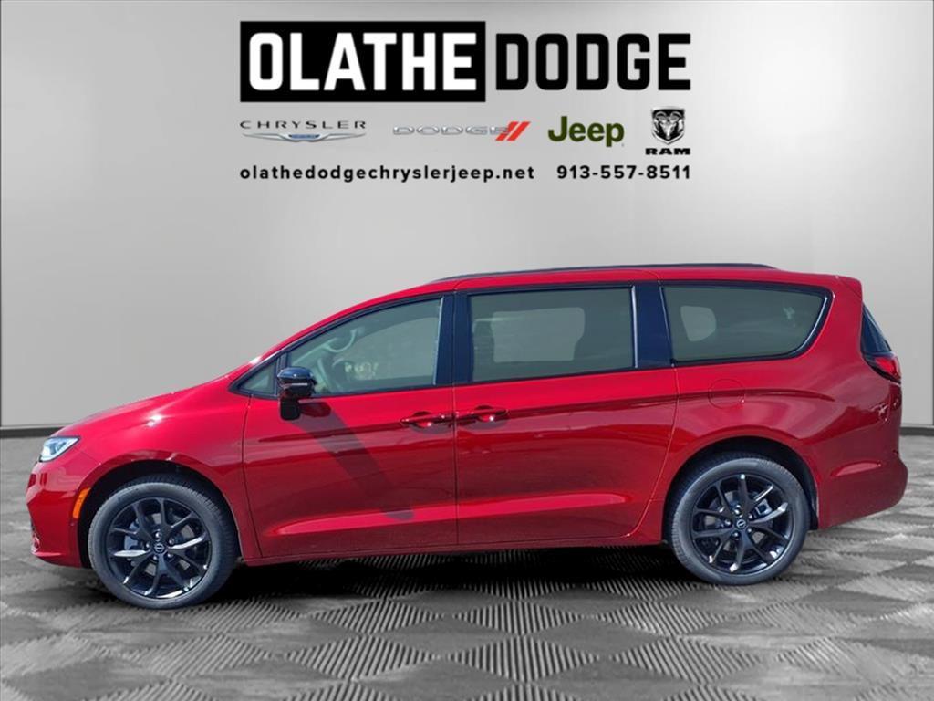new 2026 Chrysler Pacifica car, priced at $46,090