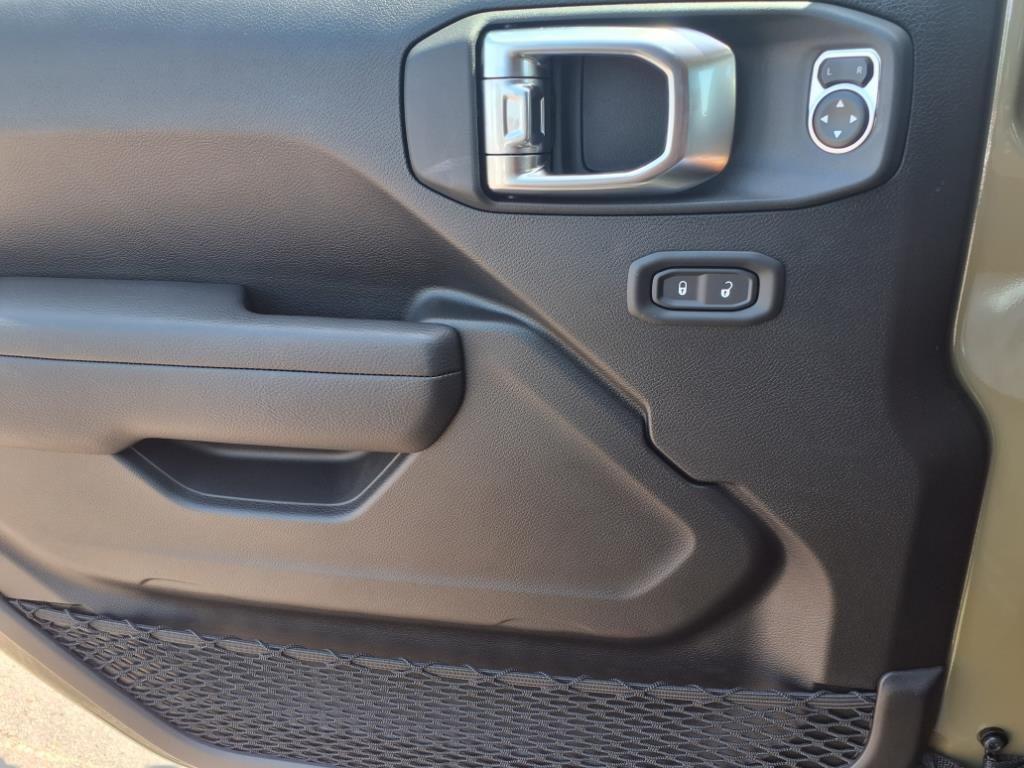 new 2025 Jeep Wrangler car, priced at $48,195