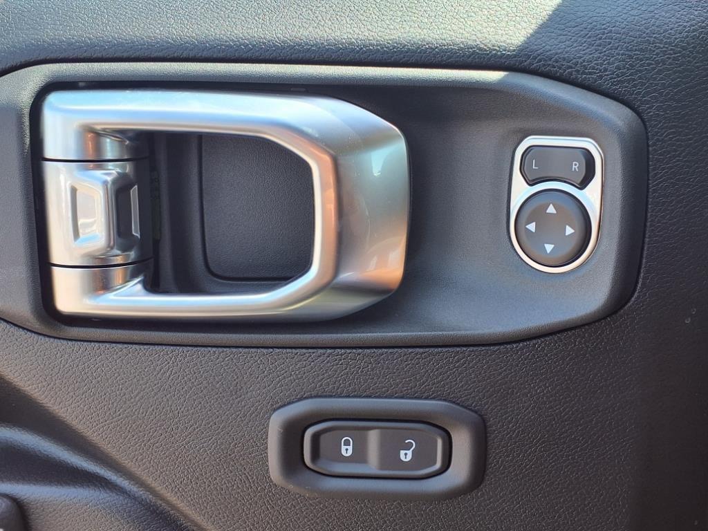 new 2025 Jeep Wrangler car, priced at $48,195