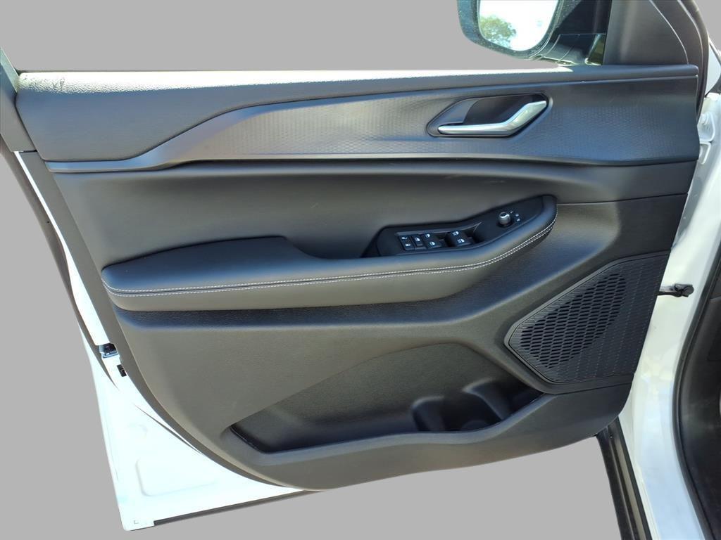 new 2025 Jeep Grand Cherokee car, priced at $40,609