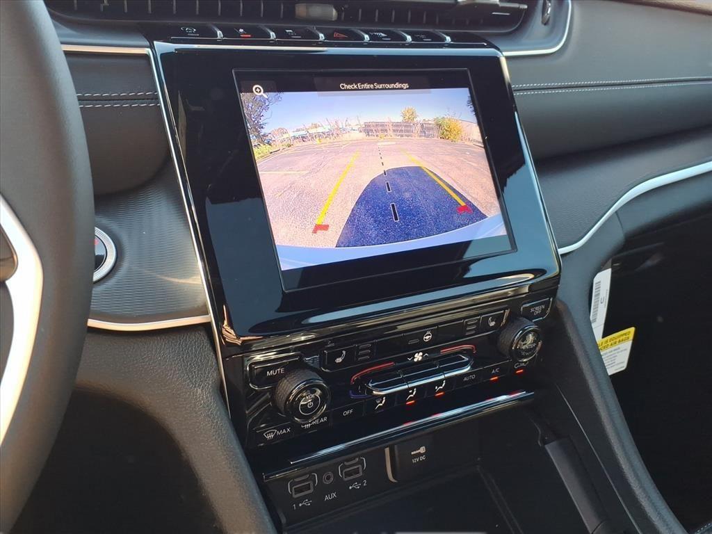 new 2025 Jeep Grand Cherokee car, priced at $40,609