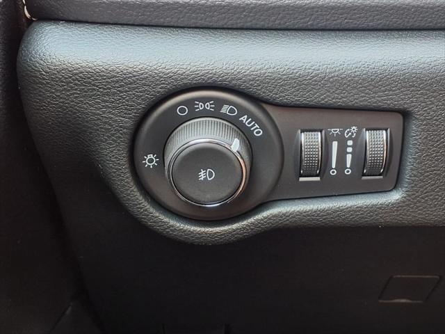 new 2025 Chrysler Pacifica car, priced at $40,031