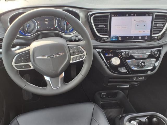 new 2025 Chrysler Pacifica car, priced at $40,031