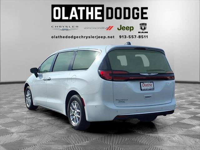 new 2025 Chrysler Pacifica car, priced at $40,031