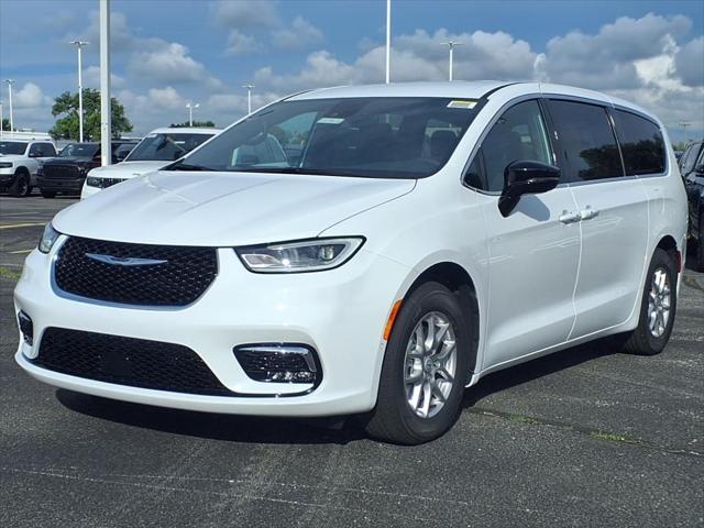 new 2025 Chrysler Pacifica car, priced at $40,031