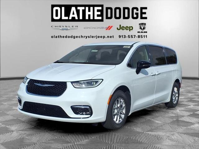 new 2025 Chrysler Pacifica car, priced at $40,031