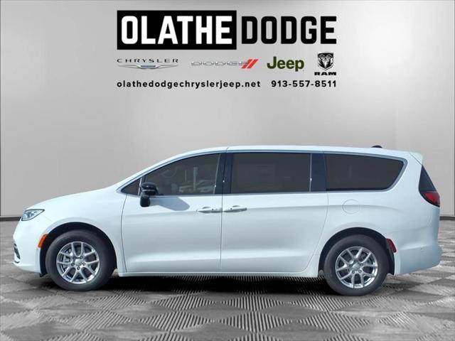 new 2025 Chrysler Pacifica car, priced at $40,031